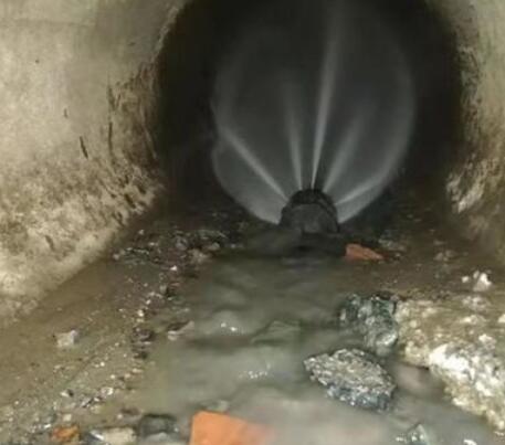 聂拉木市政管道清淤