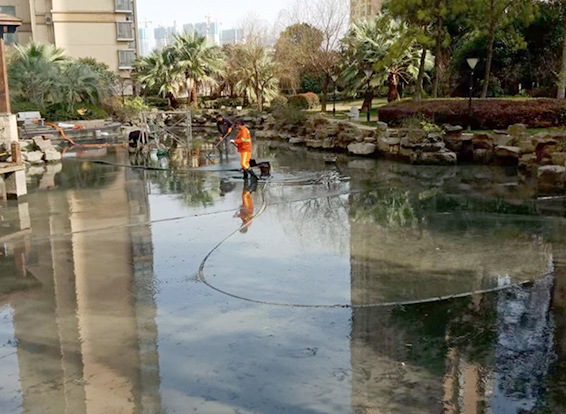 聂拉木景观池淤泥清理