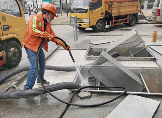 聂拉木隔油池清理